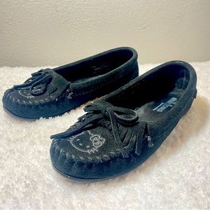 Minnetonka Hello Kitty black leather loafers women’s size 7